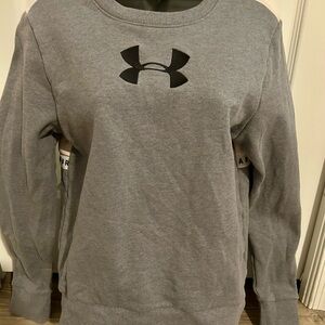 Women's Under Armour Gray and pink long sleeve Sweatshirt with the logo. Size M